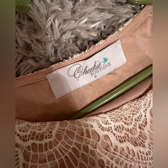 💕Two piece nude and white lace set top small skirt medium - Picture 2 of 6